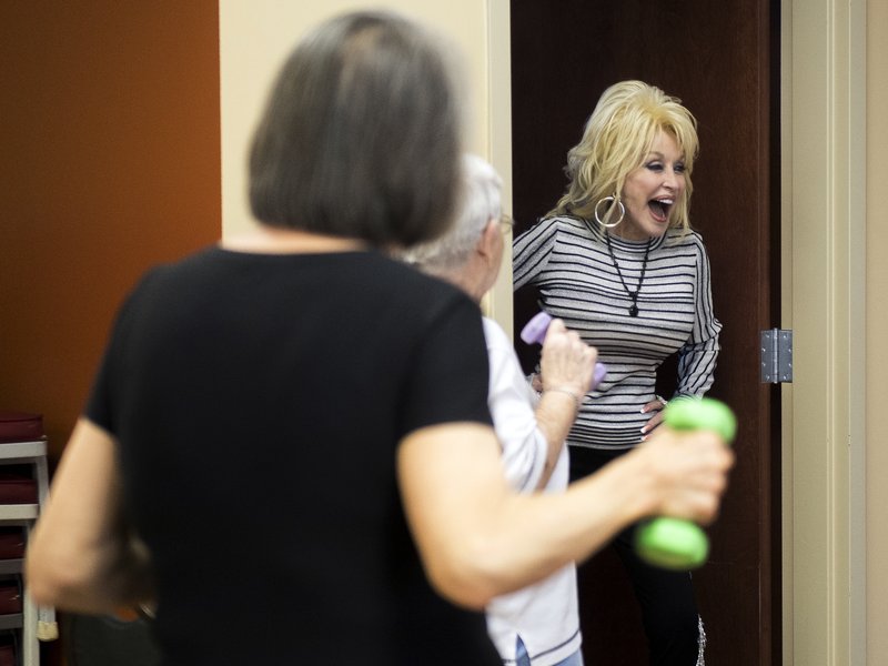 Dolly Parton surprises an exercise class at the renamed My People Senior Activity Center on May 7, 2018. (Brianna Paciorka/Knoxville News Sentinel via AP)