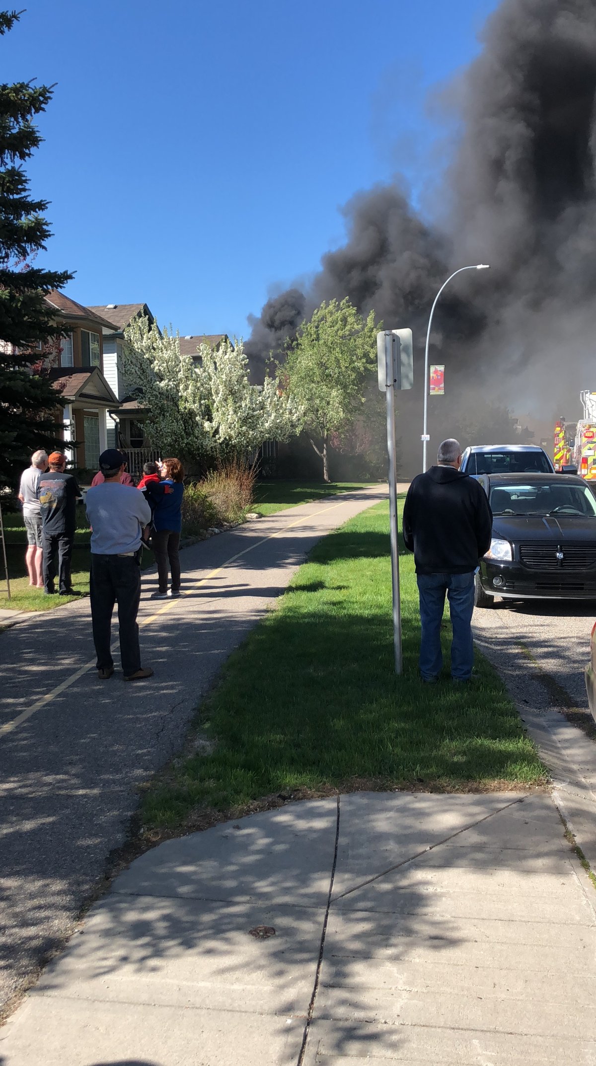 Calgary firefighters respond to massive house fire in Country Hills