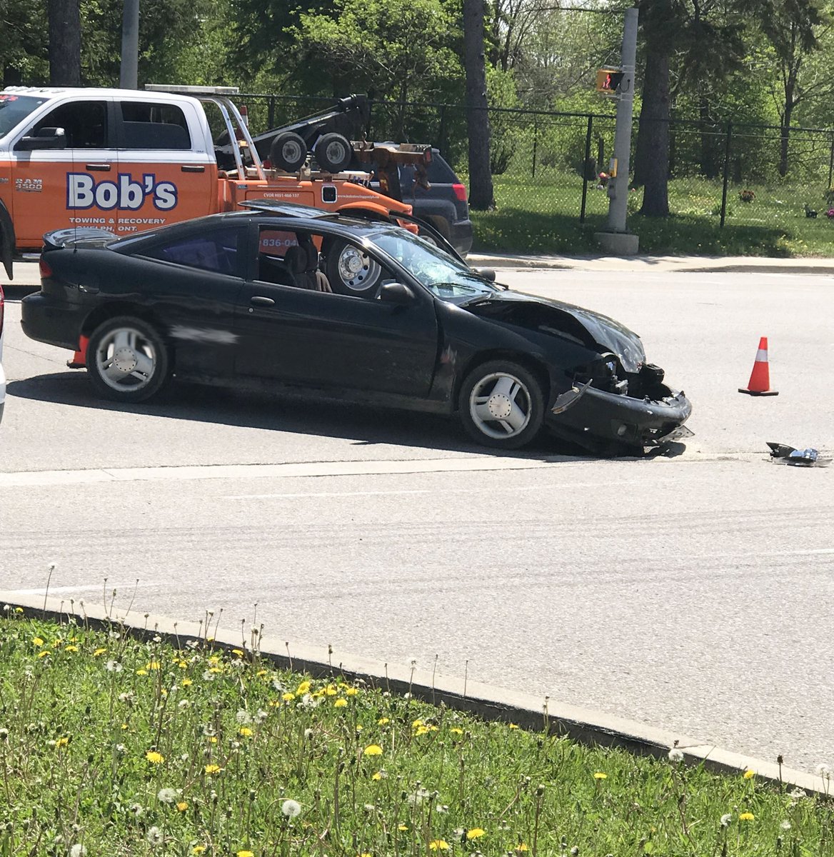 Guelph police investigating crash on Woodlawn Road Guelph Globalnews.ca