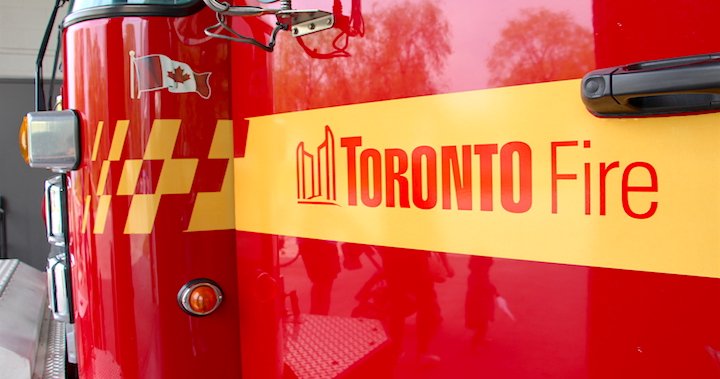 Мъж е откаран в отделението за изгаряния със сериозни наранявания след пожар в многоетажна сграда в Торонто