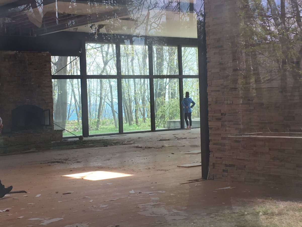 Abandoned Scarborough Bluffs mansion hits market for 3.8M Toronto