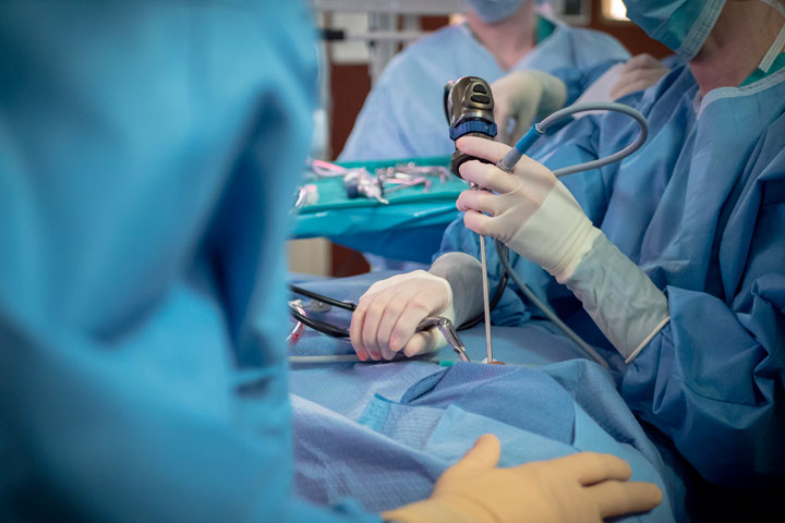 Doctors performing surgery to treat Kendra Jackson’s cerebrospinal fluid leak.