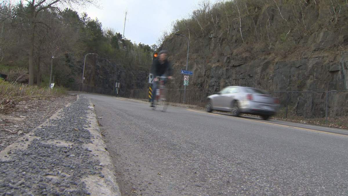 The closure of Camillien-Houde would start around here and extend to Mount Royal Cemetery.