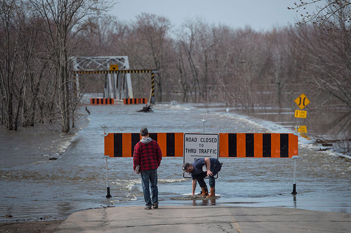 These photos show the extent of the floods engulfing New Brunswick ...