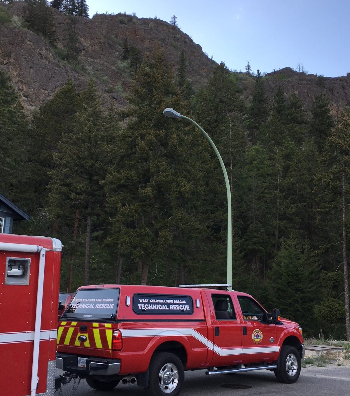 Hikers rescued from Mount Boucherie in West Kelowna - image