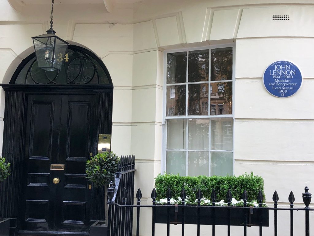 Both John Lennon and Jimi Hendrix lived at this flat on Montagu Square. Ringo Starr took them in as roommates.
