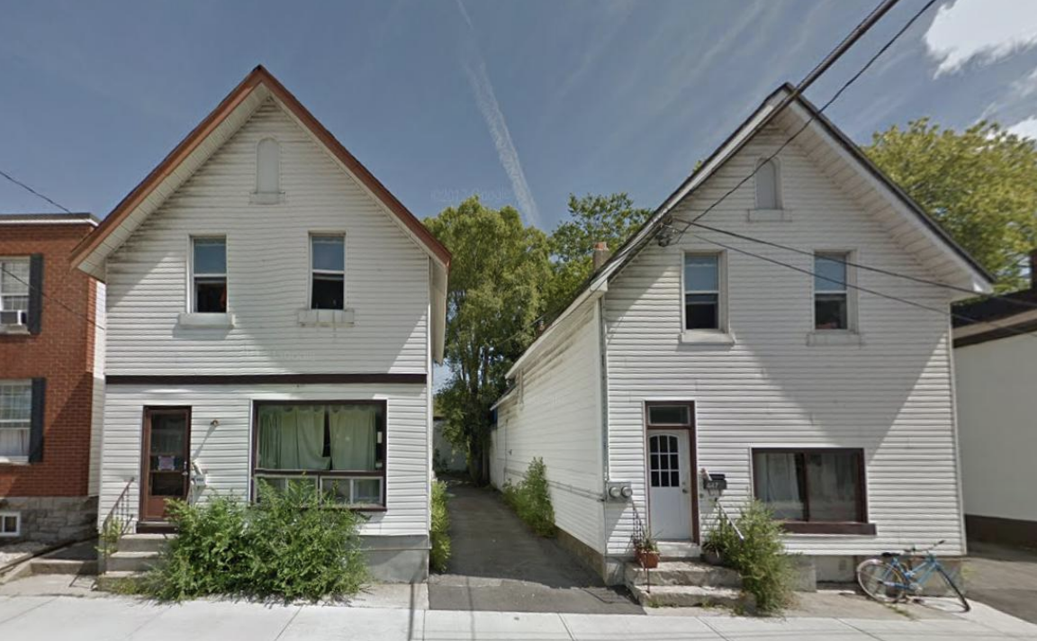 A developer is seeking permission from the City of Ottawa to demolish these two heritage homes at 433 and 447 Kent St and replace them with a four-storey residential apartment building.