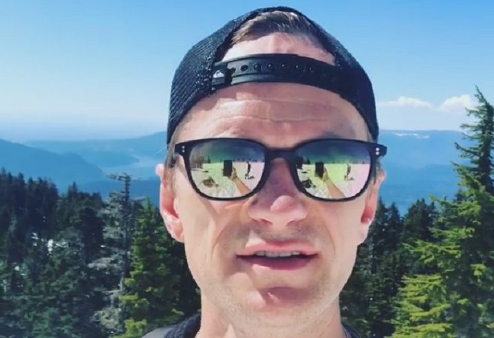 Neil Patrick Harris professes love for B.C., sings ‘O Canada’ atop mountain - image