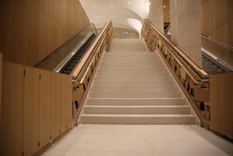 Visitors to the West Block and the House of Commons will enter into a building that is completely below ground. The Visitor Welcome Centre was designed to be welcoming, generous and reflect the layers of viewpoints that are featured in areas of Centre Block like the foyer of the House of Commons.