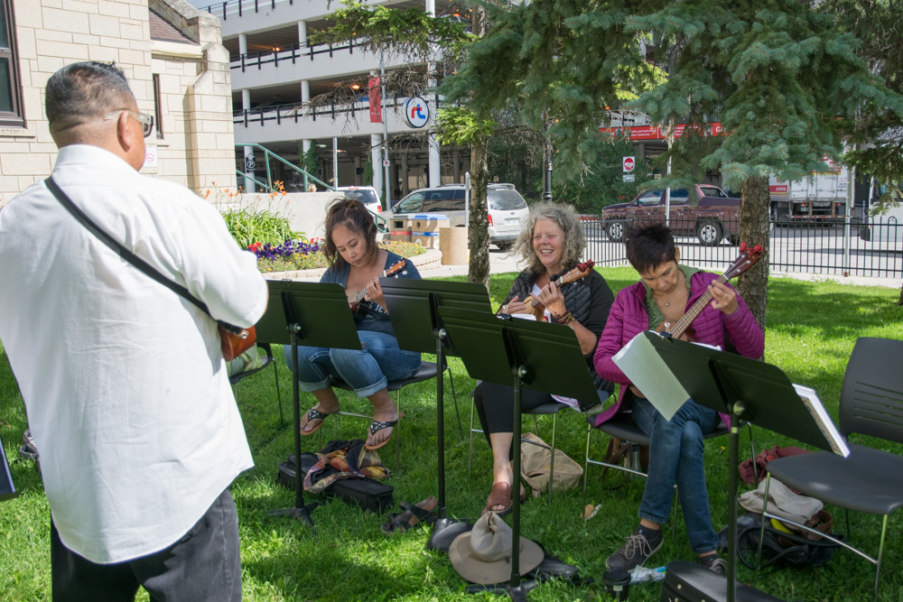Ukulele Al Fresco - image