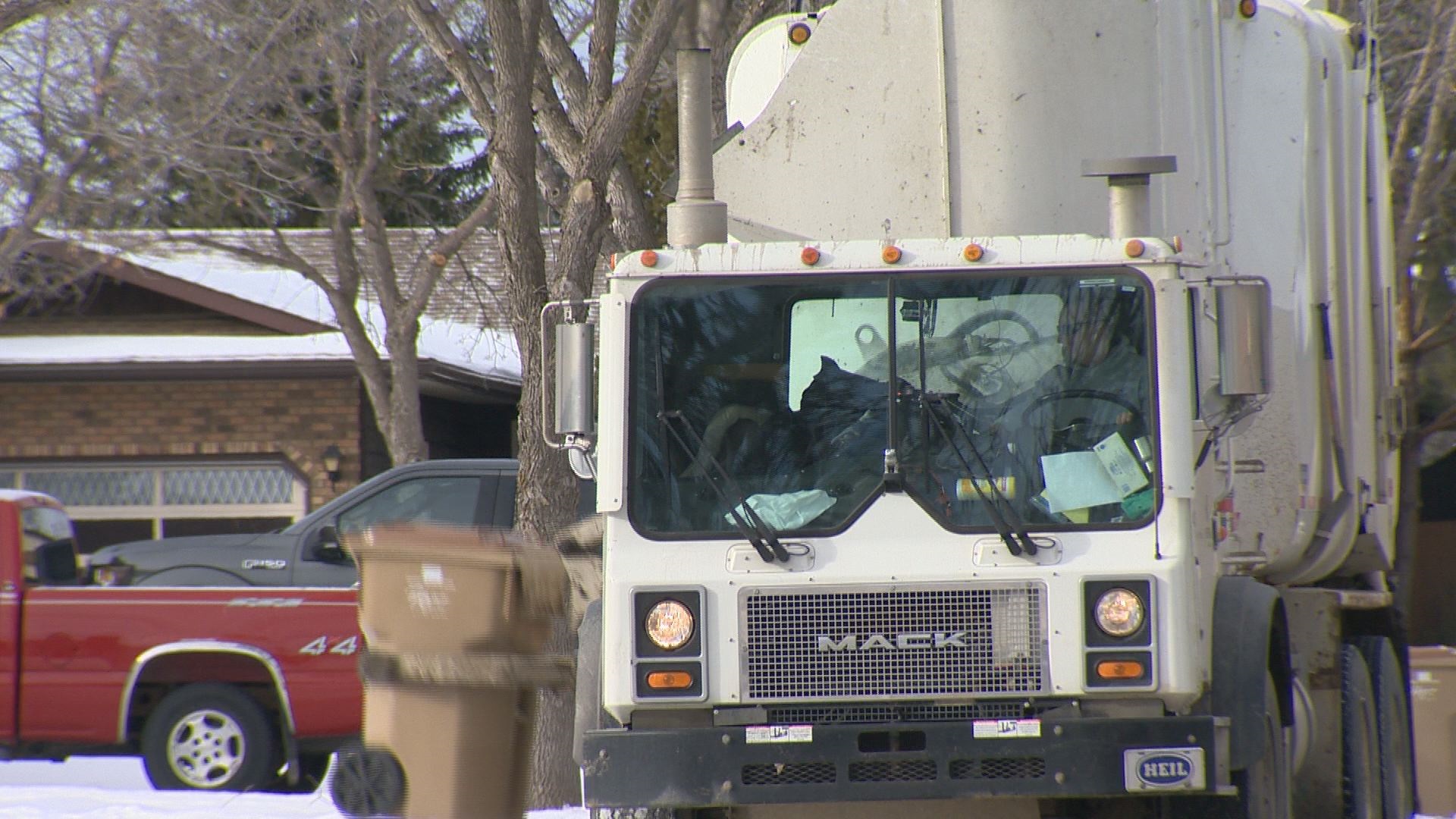 Hundreds of condo owners in Regina left without city run garbage