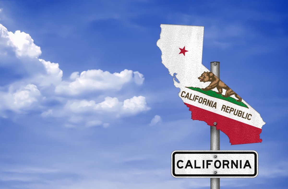 The vote would create the states of Northern California, Southern California and a narrow central coast strip retaining the name California.