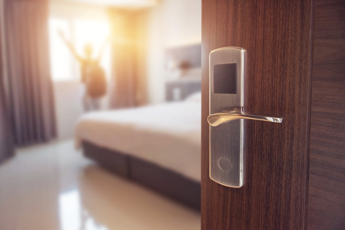 A new report from the Competition and Markets Authority has found leading hotel booking sites are pressuring consumers to buy hotel "deals" on the spot. 