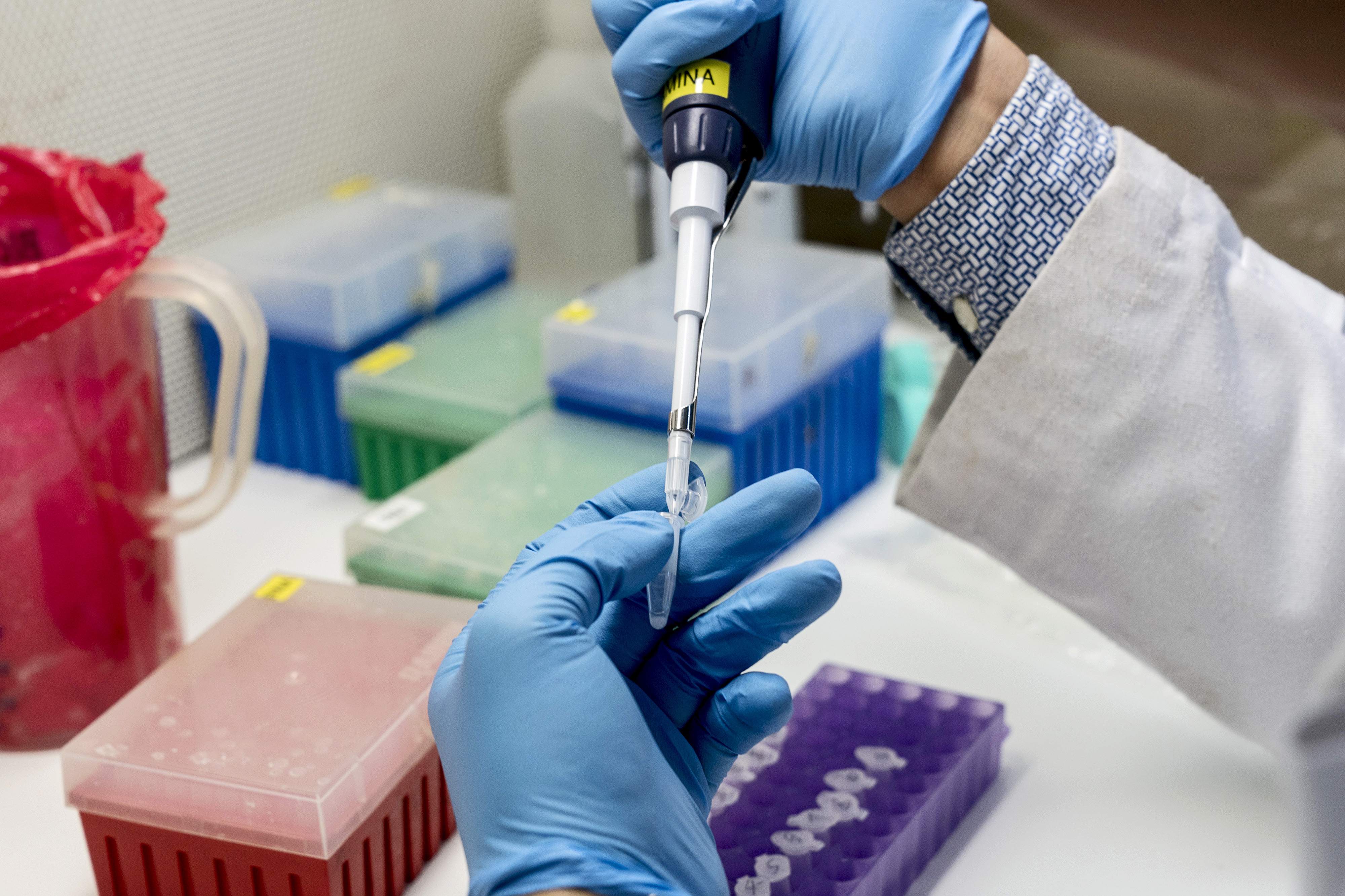 DNA testing can help with early diagnosis, but that could mean sharing the  results - National | Globalnews.ca