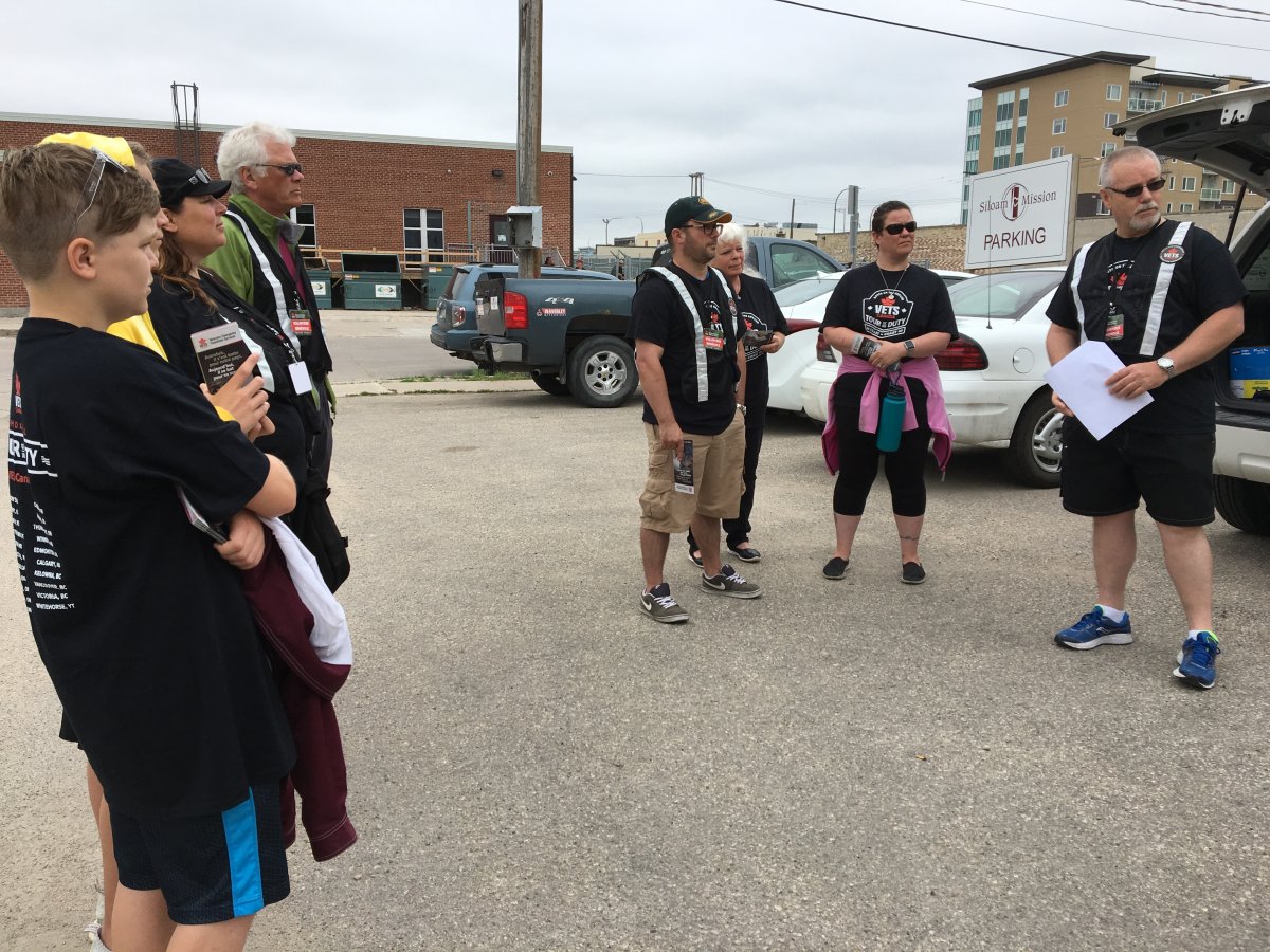 A group of volunteers set out on Winnipeg streets on Saturday afternoon looking for veterans who are homeless. 