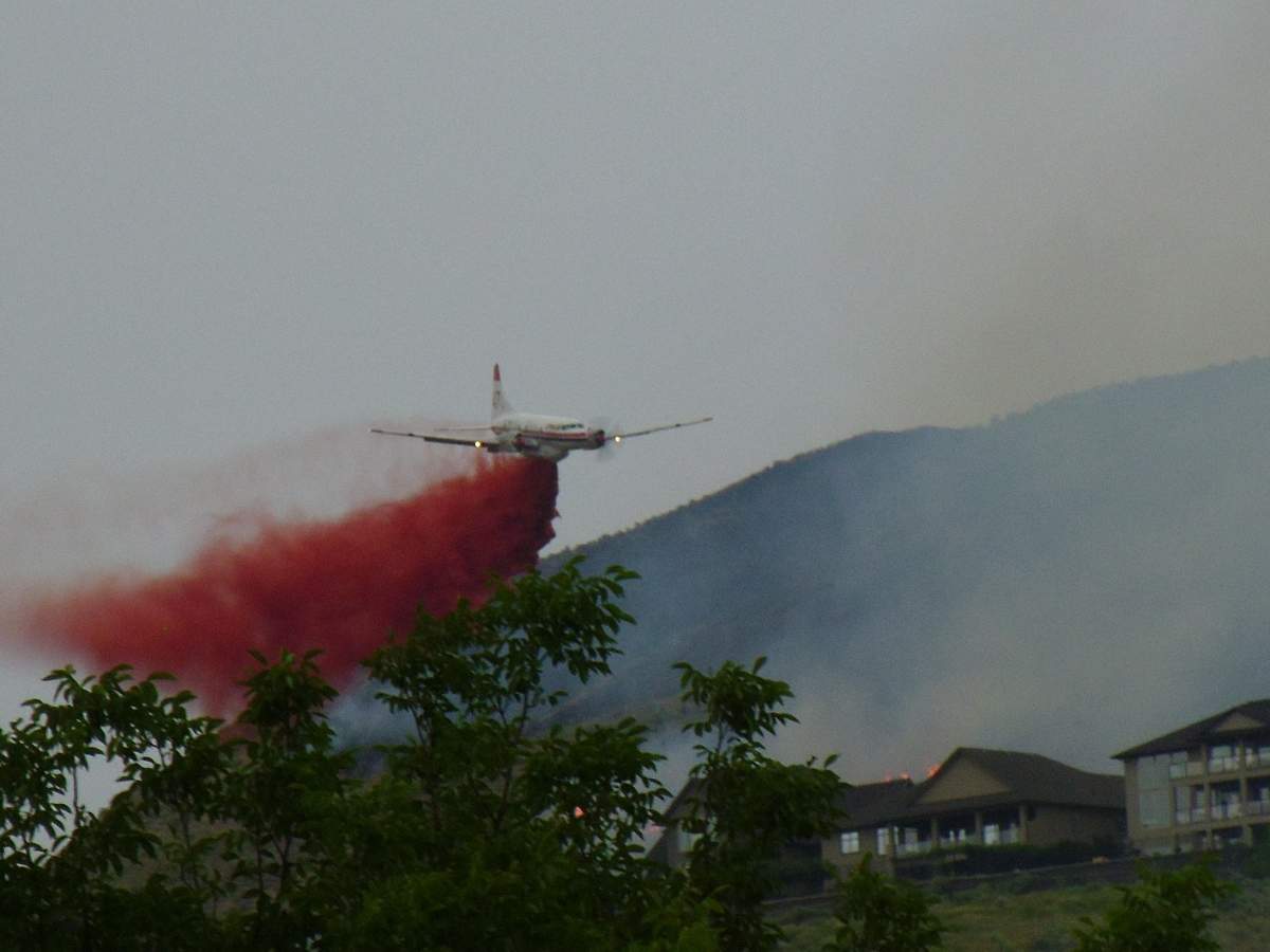 An aircraft tackles a Kamloops grass fire on June 21, 2018.