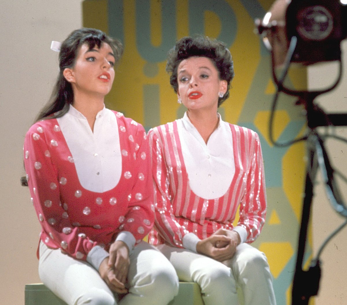 Judy Garland (R) and Liza Minnelli sing a duet on the set of the CBS music variety series 'The Judy Garland Show' on July 16, 1963.