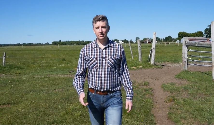 Conservative riding association president Michael Barrett announced Wednesday his run for the nomination for Leeds-Grenville-Thousand Islands and Rideau Lakes.