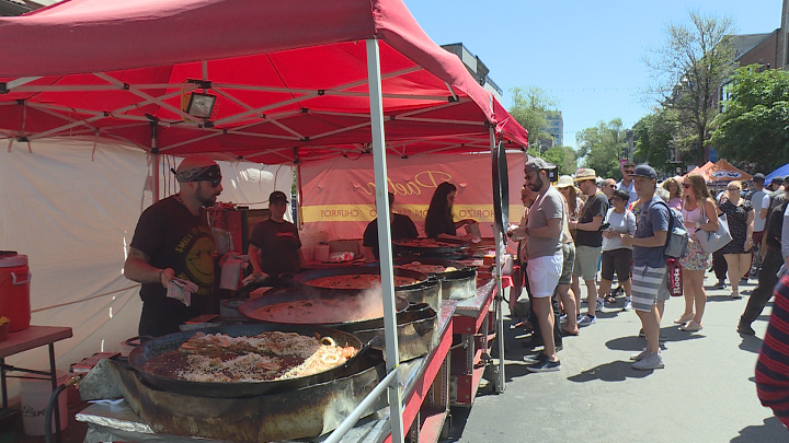 Chef Luis “Tigreton” Leon makes his special paella on Sunday, June 10, 2018.  Cora MacDonald/Global News