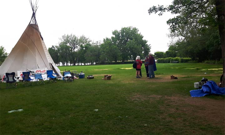 Early Friday morning, the Regina Police Service fulfilled the province's promise and began tearing down a protest camp at the Saskatchewan legislature.