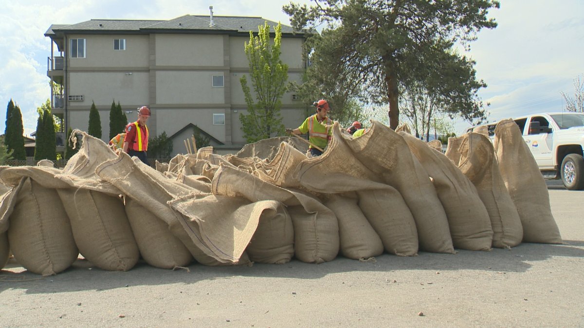 Sandbags coming down in the central Okanagan - image