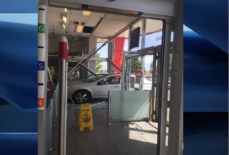 A 980 CFPL listener tweeted out this photo of the Shoppers Drug Mart near Victoria Hospital at 11:35 a.m. on Tuesday.