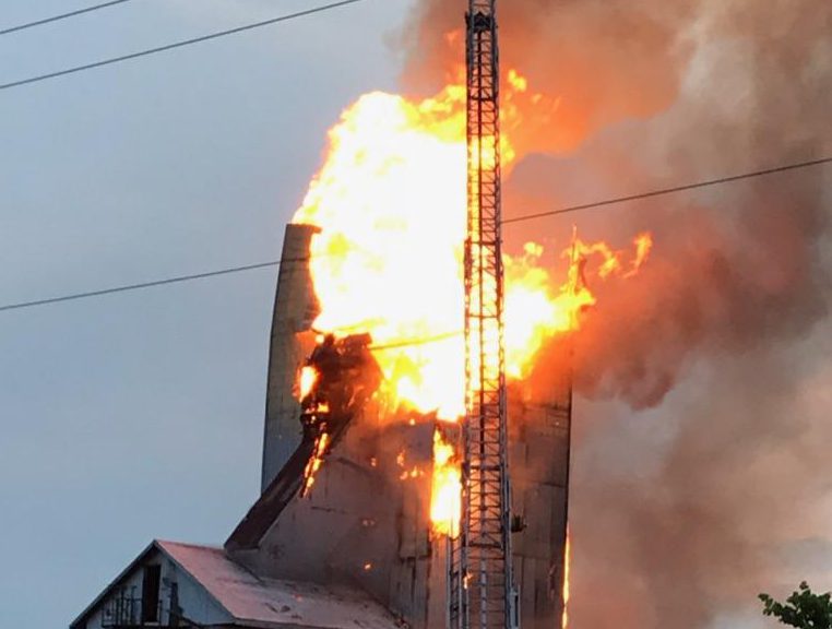 Ottawa fire services report that a fire has destroyed a grain silo at a farm in rural west Ottawa Monday morning.