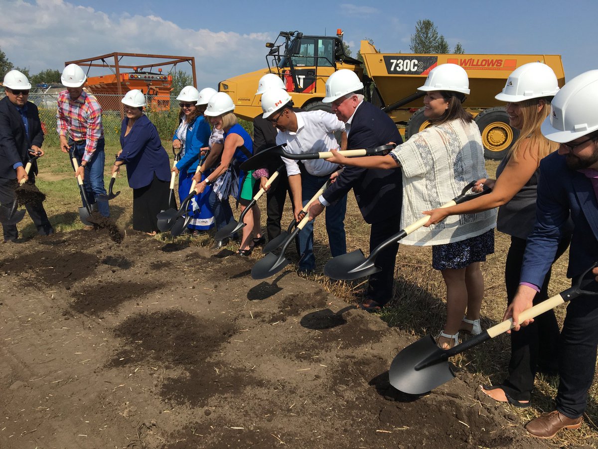 FILE: Then-premier Rachel Notley joined Enoch Cree Nation, the federal government and Trans Mountain officials for a special blessing ceremony near the site that will stored pipe needed to build the Trans Mountain Expansion project on July 27, 2018.