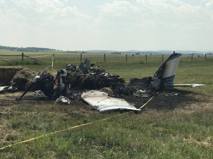 Pilots in Alberta plane crash had used hay field before fatal crash