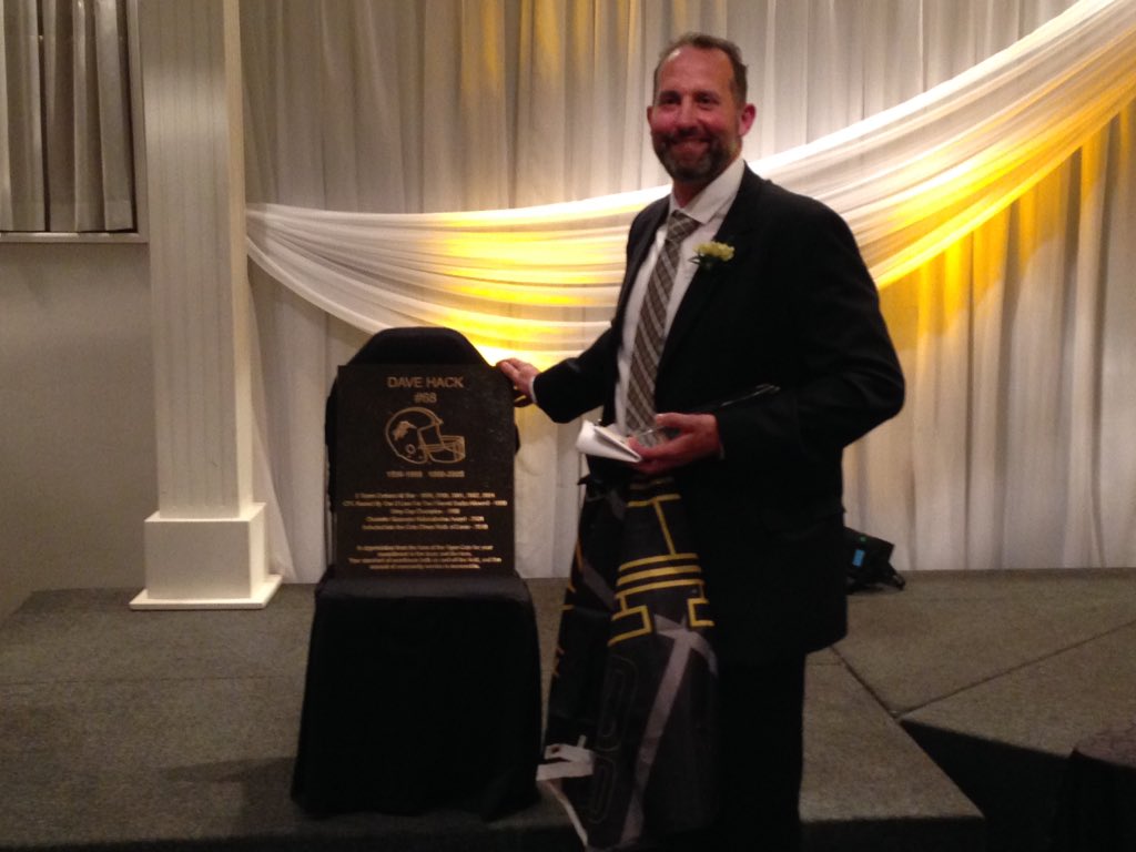 Former Ticats offensive lineman Dave Hack has been inducted onto the Cats Claws Walk of Fame.