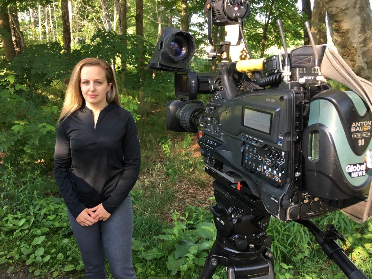 Erin Rowe was part of a group of citizens who helped rescue a dog from a vehicle with soaring hot temperatures.