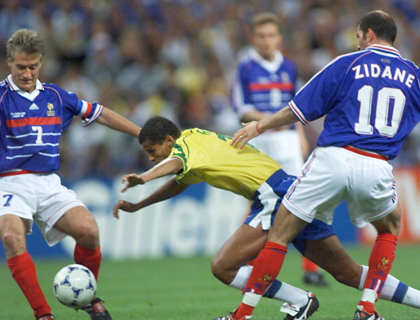 France’s Didier Deschamps (7) and Zinedine Zidane tussle for the ball with Brazilian Rivaldo during the 1998 World Cup final in Paris, France, July 12, 1998. France won 3-0.