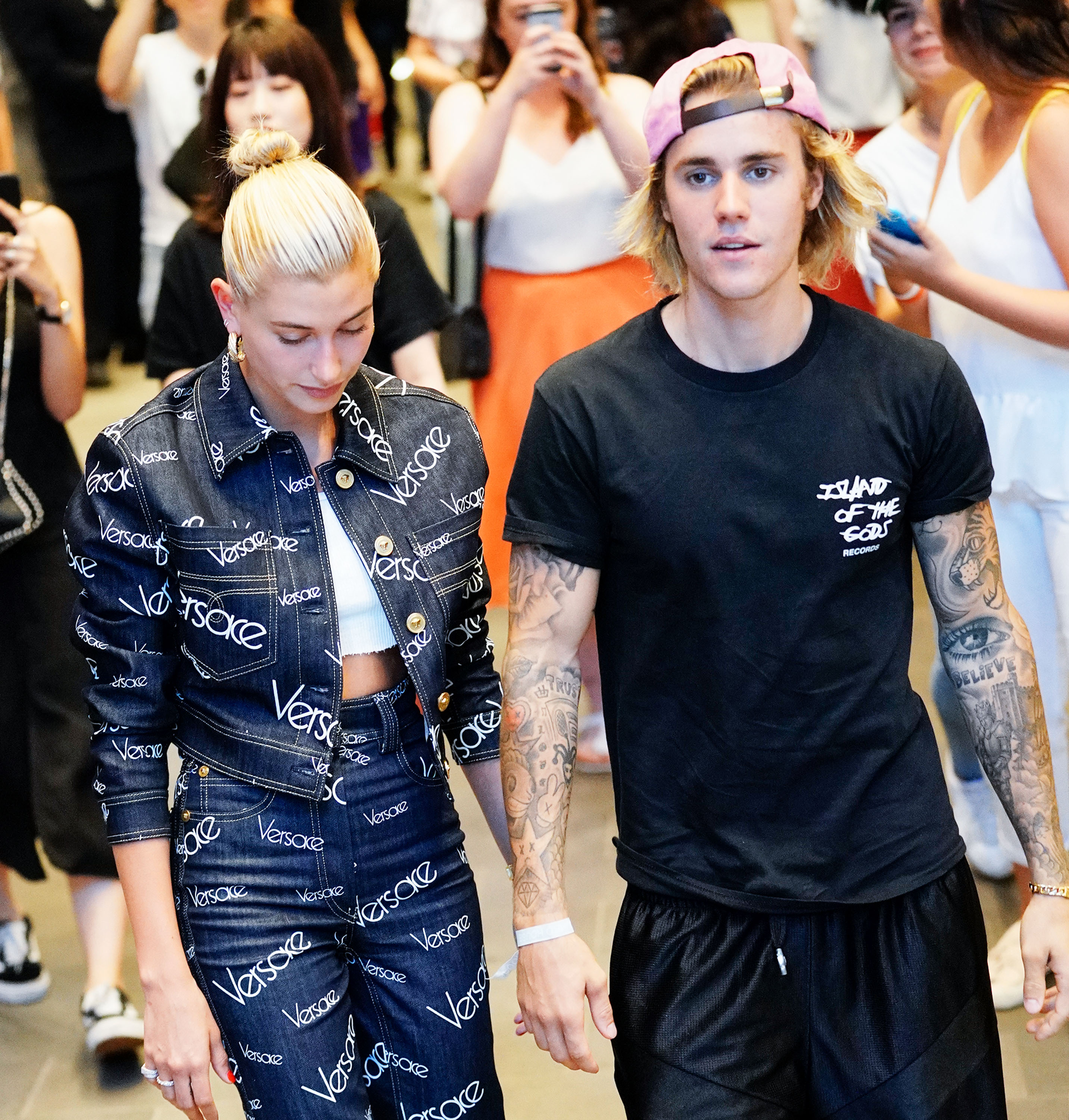 Hailey Baldwin CR Media on X: Hailey and Justin Bieber arriving