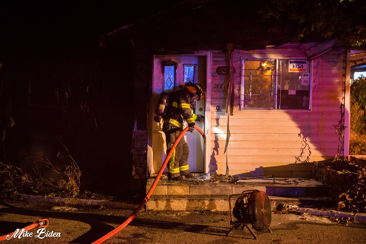 3-alarm early morning fire at Penticton motel - image