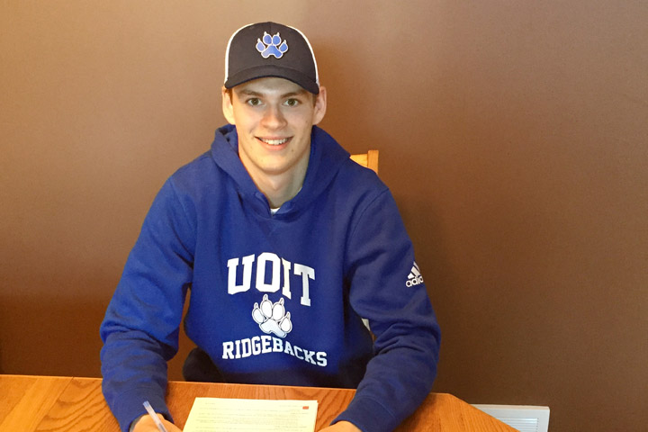 Matthieu Gomercic, who was injured in the deadly Humboldt Broncos bus crash, has signed with an Ontario university hockey team.