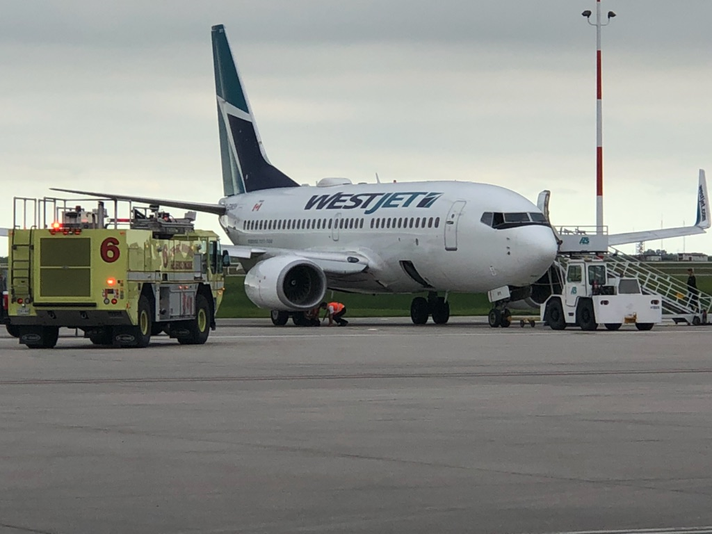 Mechanical issue forces WestJet plane emergency landing at Winnipeg airport - image