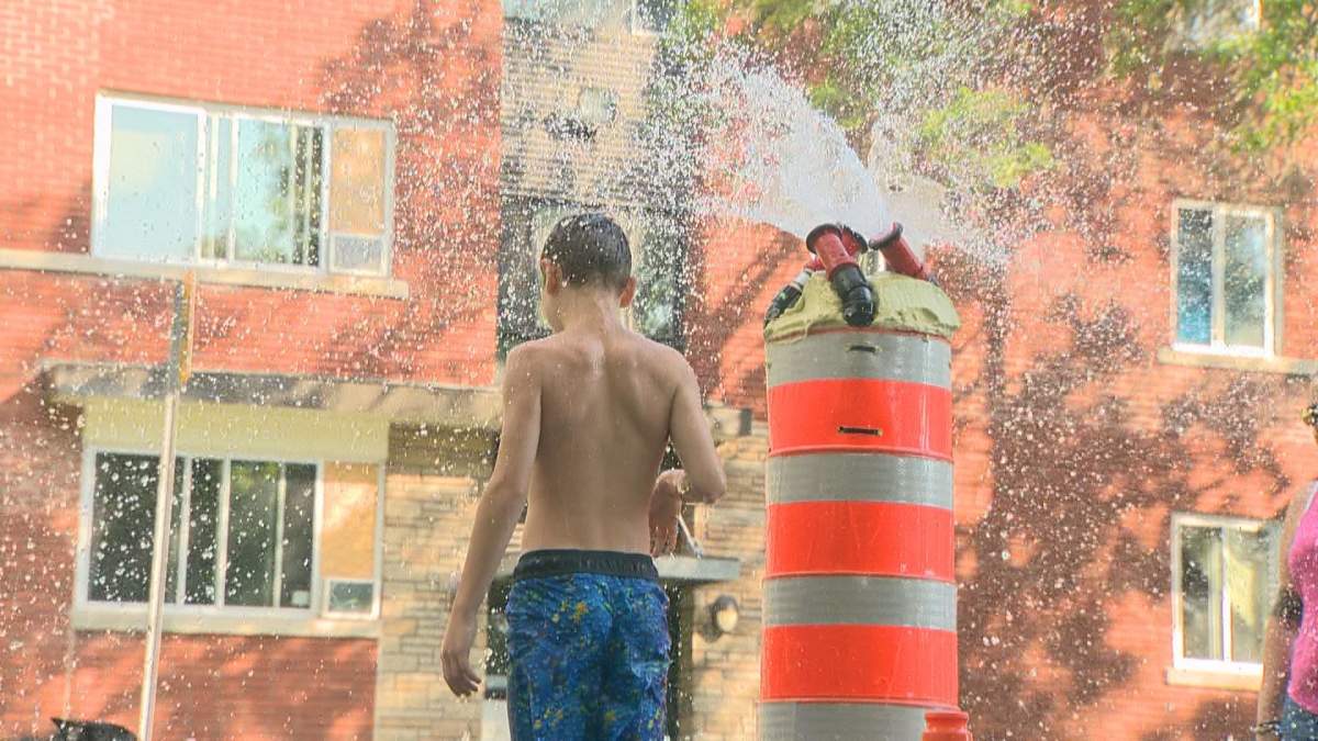 In Pierrefonds-Roxboro, there was an interesting way to combat the heat, involving an orange cone.
