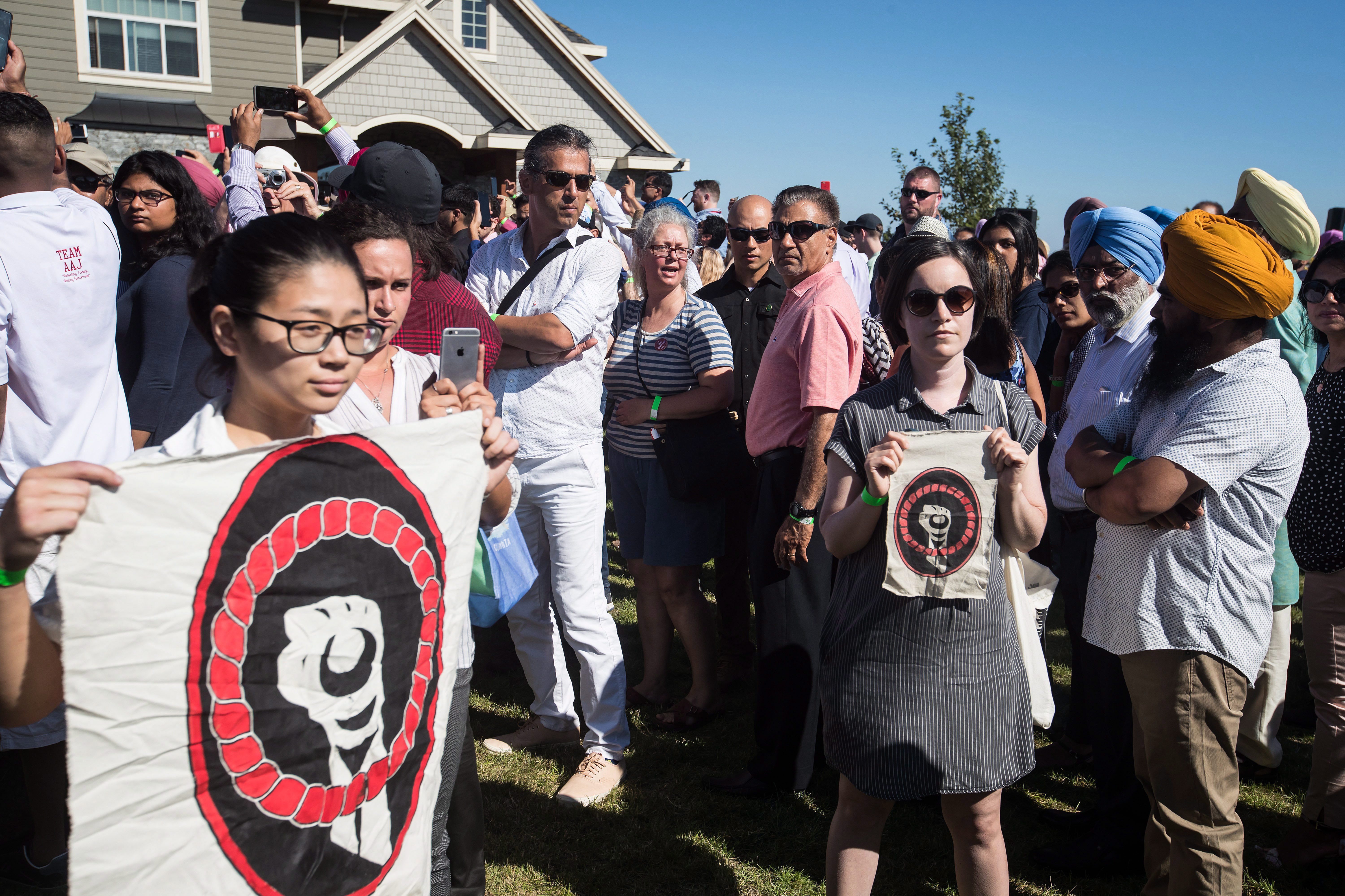 Trans Mountain Pipeline Protesters Attempt To Disrupt Justin Trudeau In ...