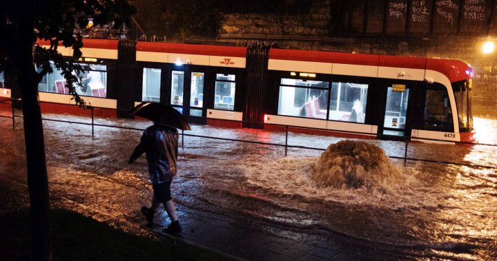 Торонто поставя на пауза своите консултации за такси за дъждовна вода