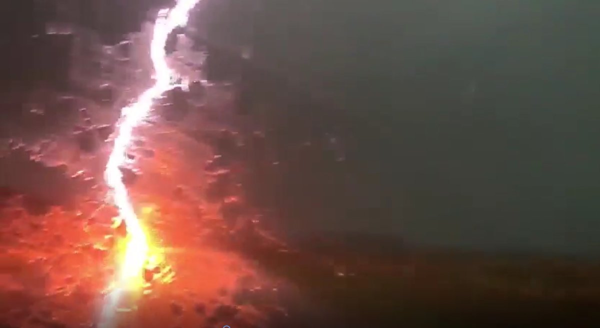 Lightning strikes highway as early morning storms roll through Sask. - image