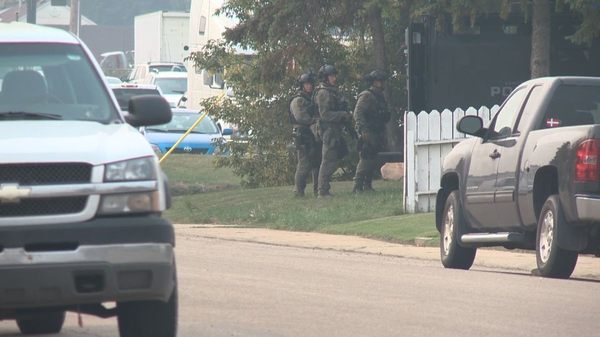 3 people in custody after north Edmonton standoff lasted over 5 hours