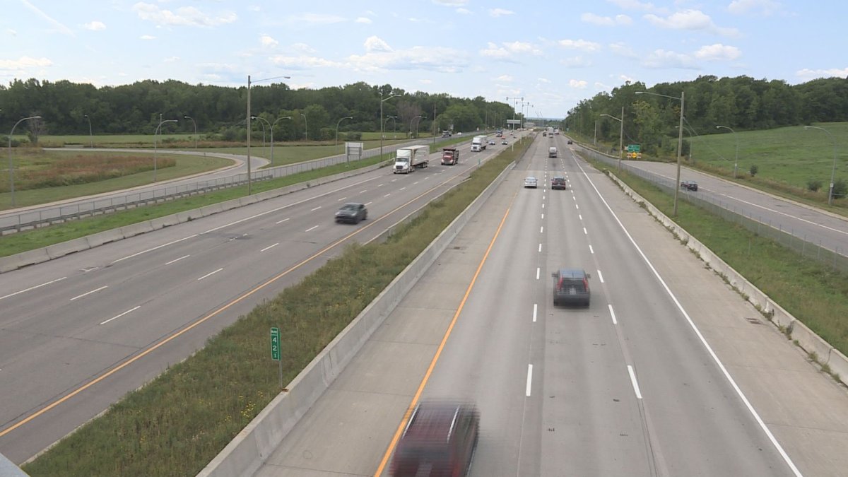 Work will be done this fall to repave this section of highway 40 east of the 'Île-aux-Tourtes Bridge.  (Global News).