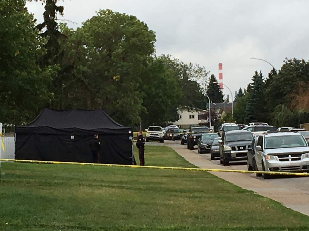 Edmonton Police Service officers investigating at the Parkview Estates rental complex, at 116a Avenue and 32 Street, in the Rundle Heights neighbourhood. A black tent was set up in front of a row of townhomes. Monday, August 27, 2018.