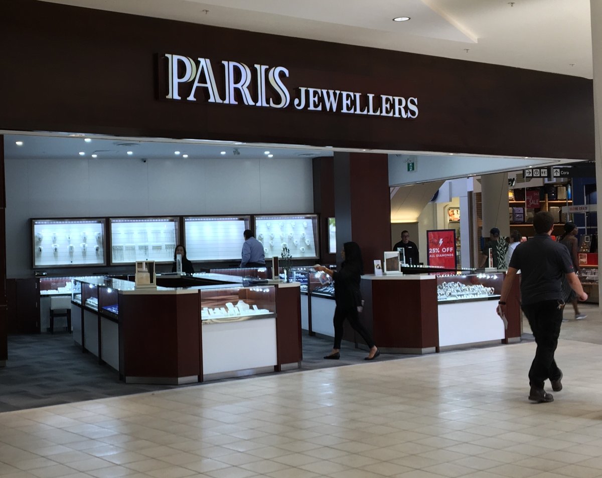 Paris Jewellers in Sunridge Mall was robbed in broad daylight on Friday, Aug. 31.
