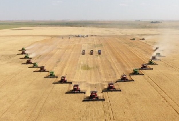 20 combines, four carts and many neighbours and friends lent a hand to the Williams family with harvest on Aug. 19,2018.