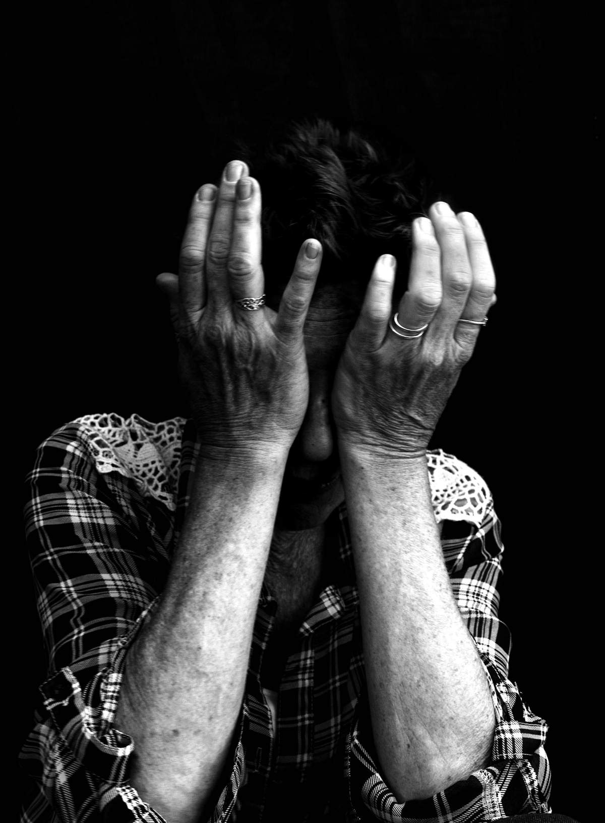 Collingwood photographer aims to humanize homelessness through pictures - image