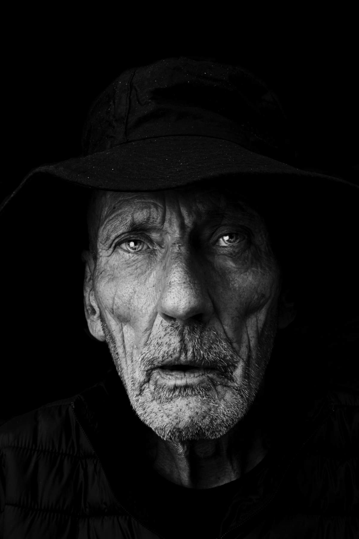Collingwood photographer aims to humanize homelessness through pictures - image