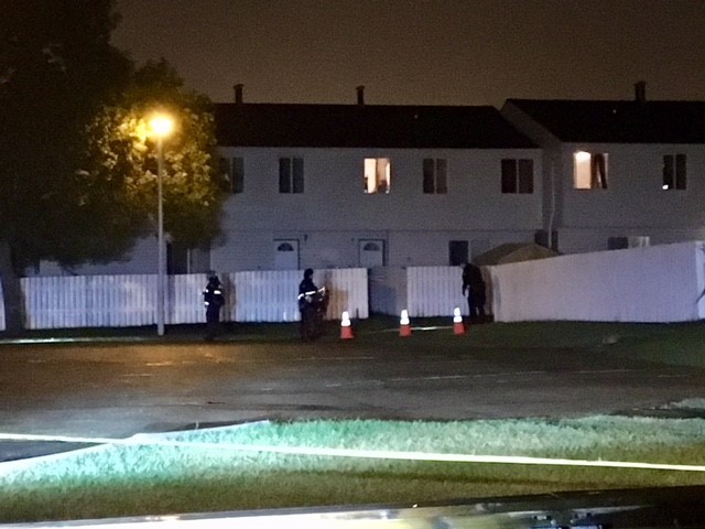 Edmonton Police Service officers investigating at the Parkview Estates complex, at 116a Avenue and 32 Street, in the Rundle Heights neighbourhood. Monday, August 27, 2018.