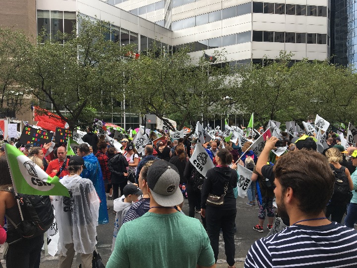 Striking SAQ workers gather in front of Premier Philippe Couillard's Montreal office. Wednesday, Aug. 21, 2018.