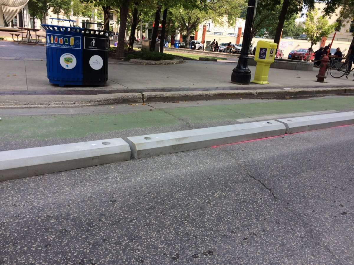 An adjustable curb pilot program provides safe cycling lanes.